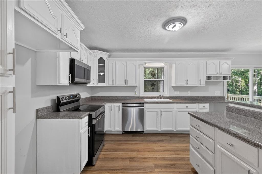 3 bedroom, 2 bathroom, 1,462 sq ft single family residence for sale at 5675 Morning Creek Circle, College Park, GA 30349 — photo 8