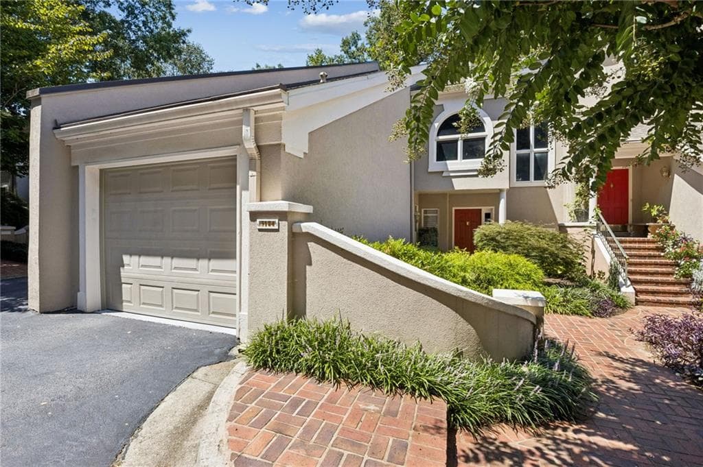3 bedroom, 4 bathroom, 3,172 sq ft townhouse for sale at 3184 Paces Mill Road, Atlanta, GA 30339 — photo 1 of 61