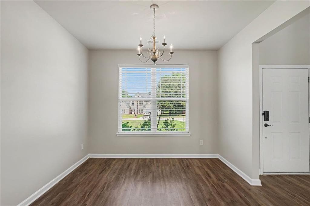 4 bedroom, 3 bathroom, 2,261 sq ft single family residence for sale at 1146 E Shoreview Drive, Mcdonough, GA 30253 — photo 8