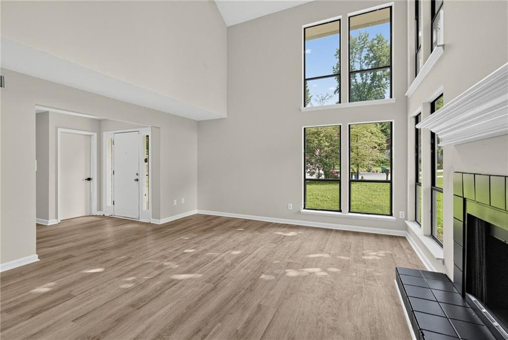 3 bedroom, 3 bathroom, 1,978 sq ft single family residence under contract at 5369 Kelleys Creek Drive, Stone Mountain, GA 30088 — photo 4
