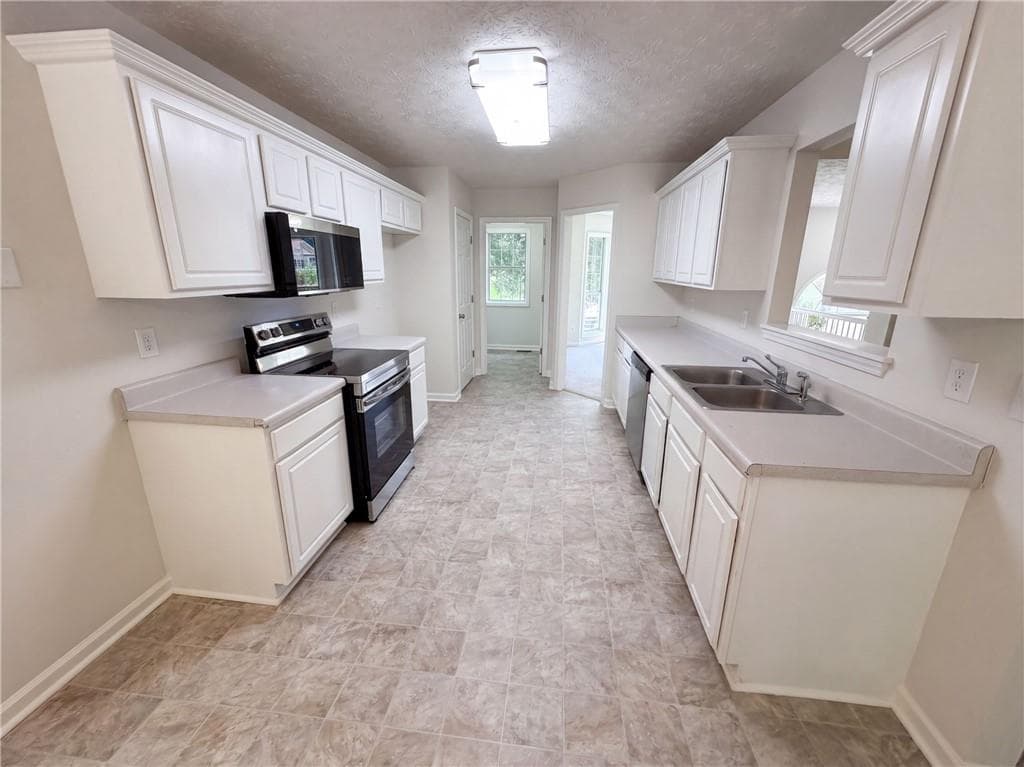 7 bedroom, 5 bathroom, 2,927 sq ft single family residence for sale at 7830 Mosswood Lane, Gainesville, GA 30506 — photo 2