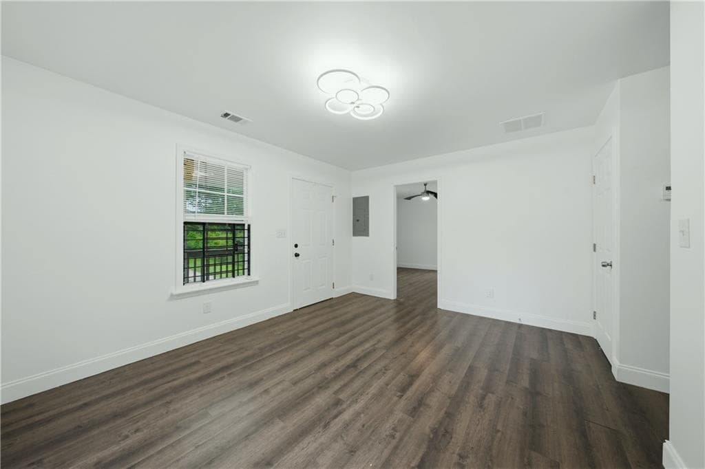 2 bedroom, 2 bathroom, 965 sq ft single family residence for sale at 226 Thornton Street, Atlanta, GA 30315 — photo 5