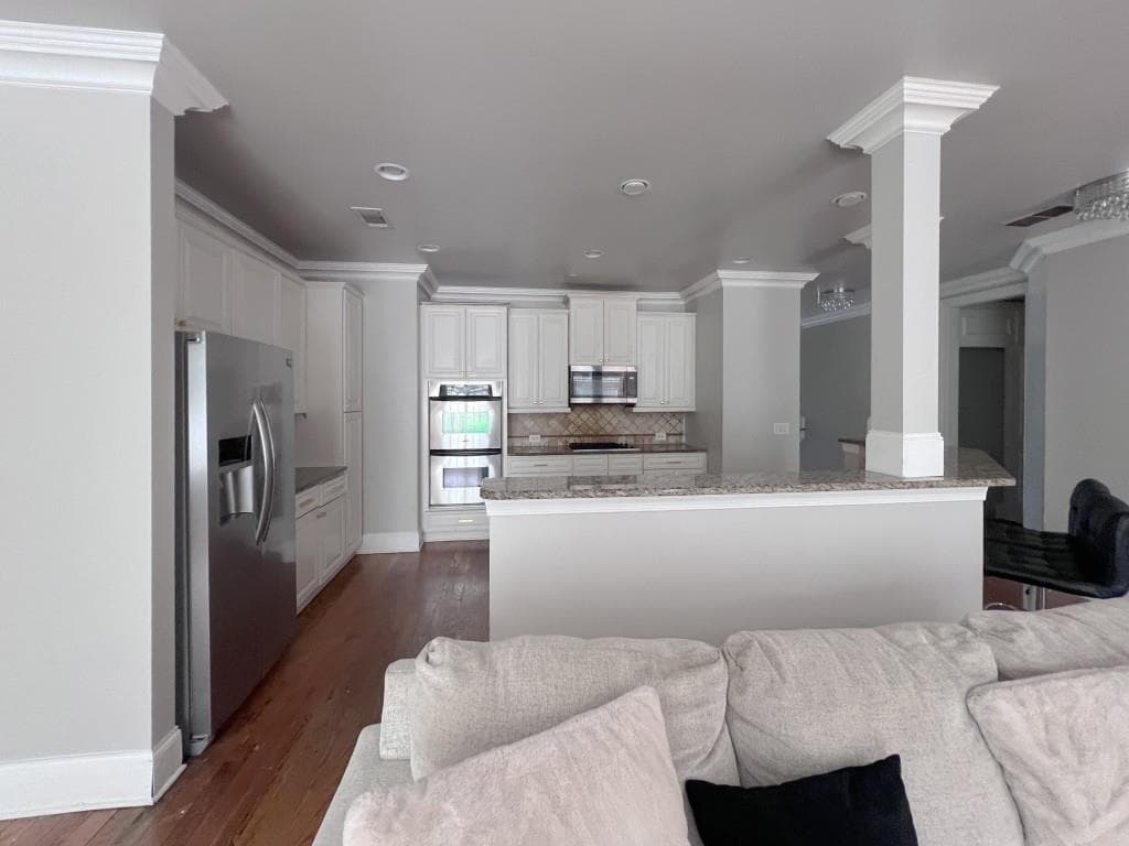 4 bedroom, 4 bathroom, 2,228 sq ft townhouse under contract at 7945 Highland Bluff, Sandy Springs, GA 30328 — photo 2