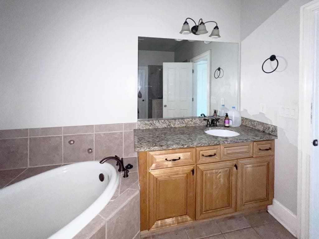 4 bedroom, 4 bathroom, 2,228 sq ft townhouse under contract at 7945 Highland Bluff, Sandy Springs, GA 30328 — photo 8