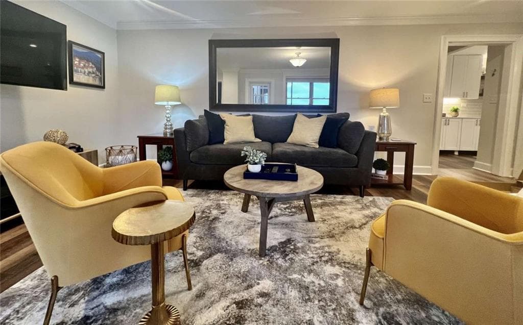 2 bedroom, 2 bathroom, 826 sq ft condominium for sale at 300 W Peachtree Street, Atlanta, GA 30308 — photo 1 of 16