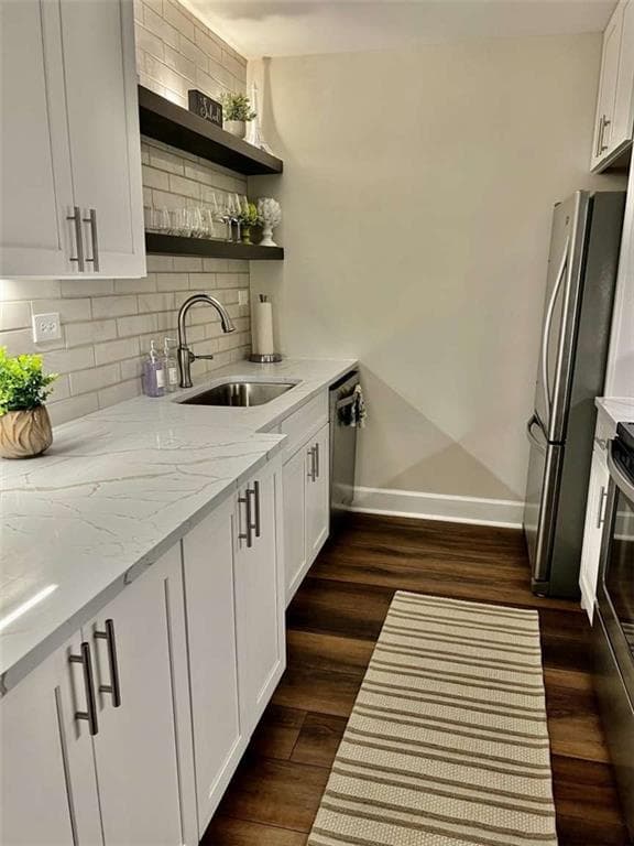2 bedroom, 2 bathroom, 826 sq ft condominium for sale at 300 W Peachtree Street, Atlanta, GA 30308 — photo 2