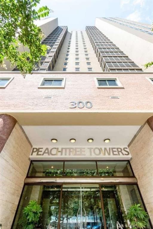 2 bedroom, 2 bathroom, 826 sq ft condominium for sale at 300 W Peachtree Street, Atlanta, GA 30308 — photo 3