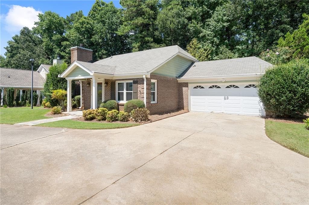 2 bedroom, 2 bathroom, 1,680 sq ft single family residence under contract at 95 Ashleigh Terrace, Marietta, GA 30062 — photo 3