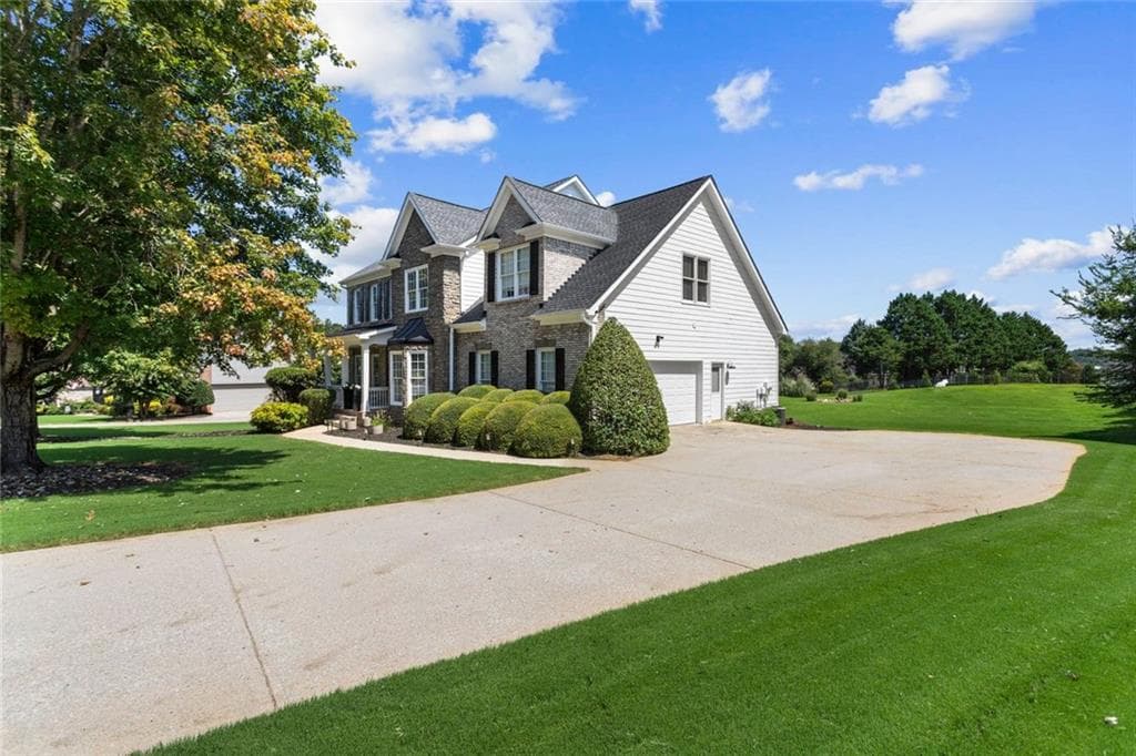 5 bedroom, 4 bathroom, 4,626 sq ft single family residence for sale at 110 Whitaker Way, Hoschton, GA 30548 — photo 3