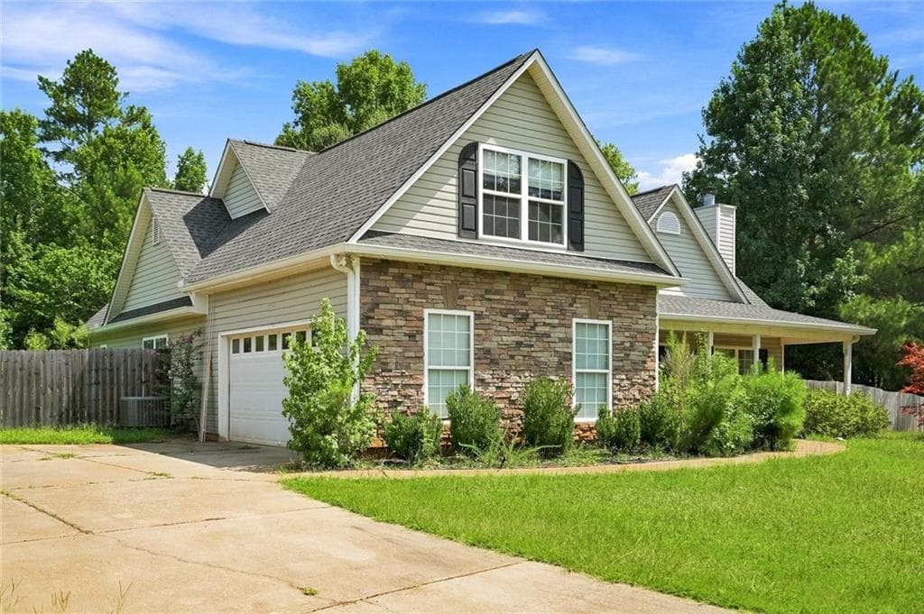 3 bedroom, 2 bathroom, 1,807 sq ft single family residence for sale at 102 Independent Court, Griffin, GA 30224 — photo 2