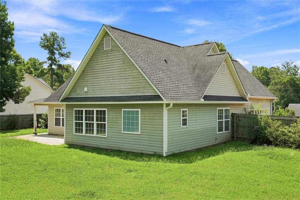 3 bedroom, 2 bathroom, 1,807 sq ft single family residence for sale at 102 Independent Court, Griffin, GA 30224 — photo 3