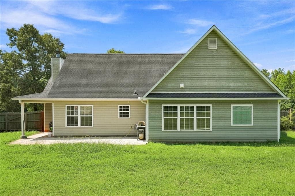 3 bedroom, 2 bathroom, 1,807 sq ft single family residence for sale at 102 Independent Court, Griffin, GA 30224 — photo 4