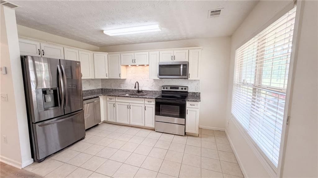 4 bedroom, 2 bathroom, 1,458 sq ft single family residence for sale at 125 Sampson Court, Covington, GA 30016 — photo 2