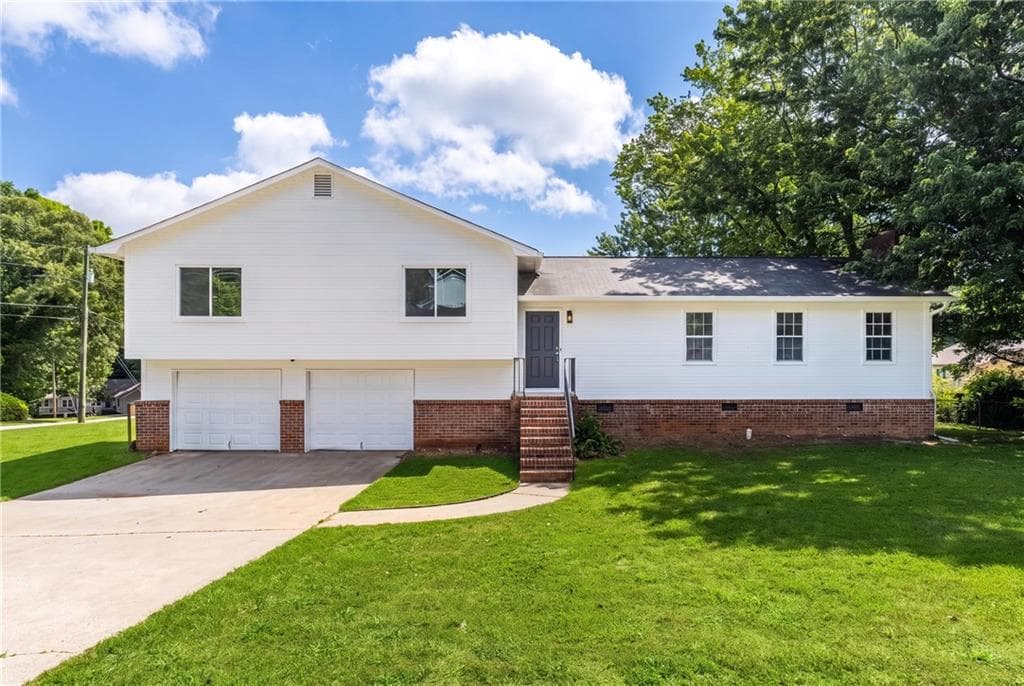 3 bedroom, 3 bathroom, 2,096 sq ft single family residence for sale at 2250 Ridge Forest Drive, Grayson, GA 30017