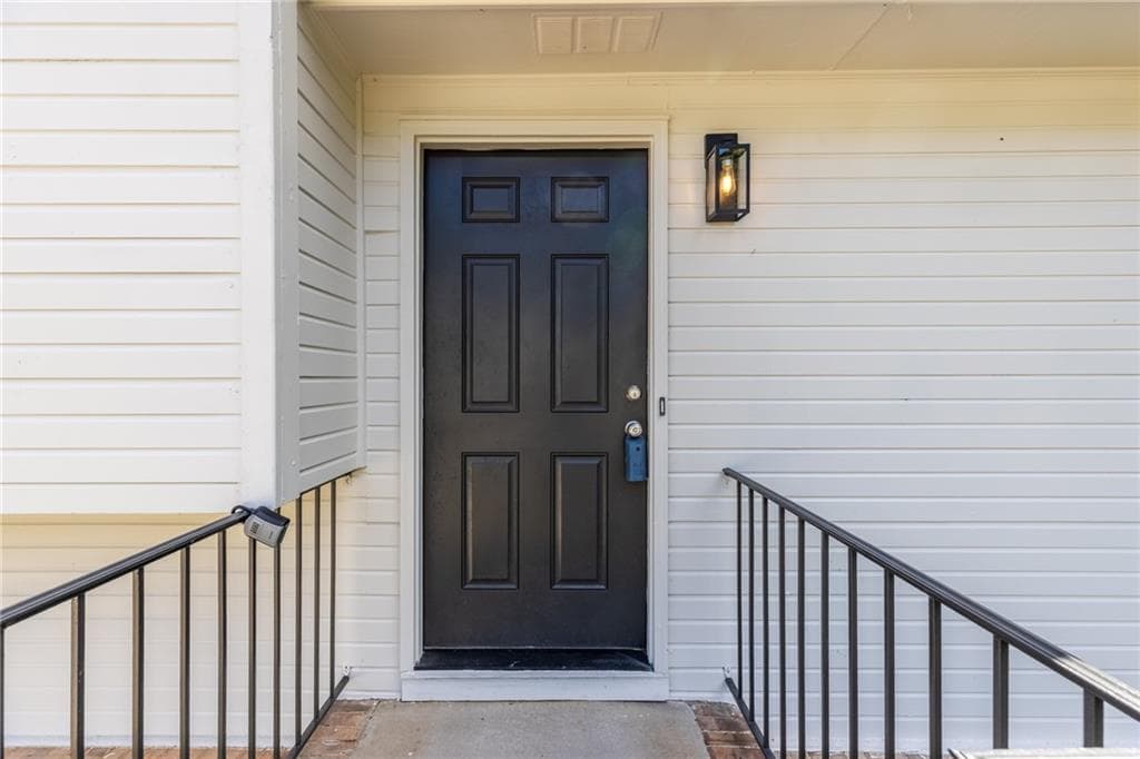 3 bedroom, 3 bathroom, 2,096 sq ft single family residence for sale at 2250 Ridge Forest Drive, Grayson, GA 30017 — photo 4