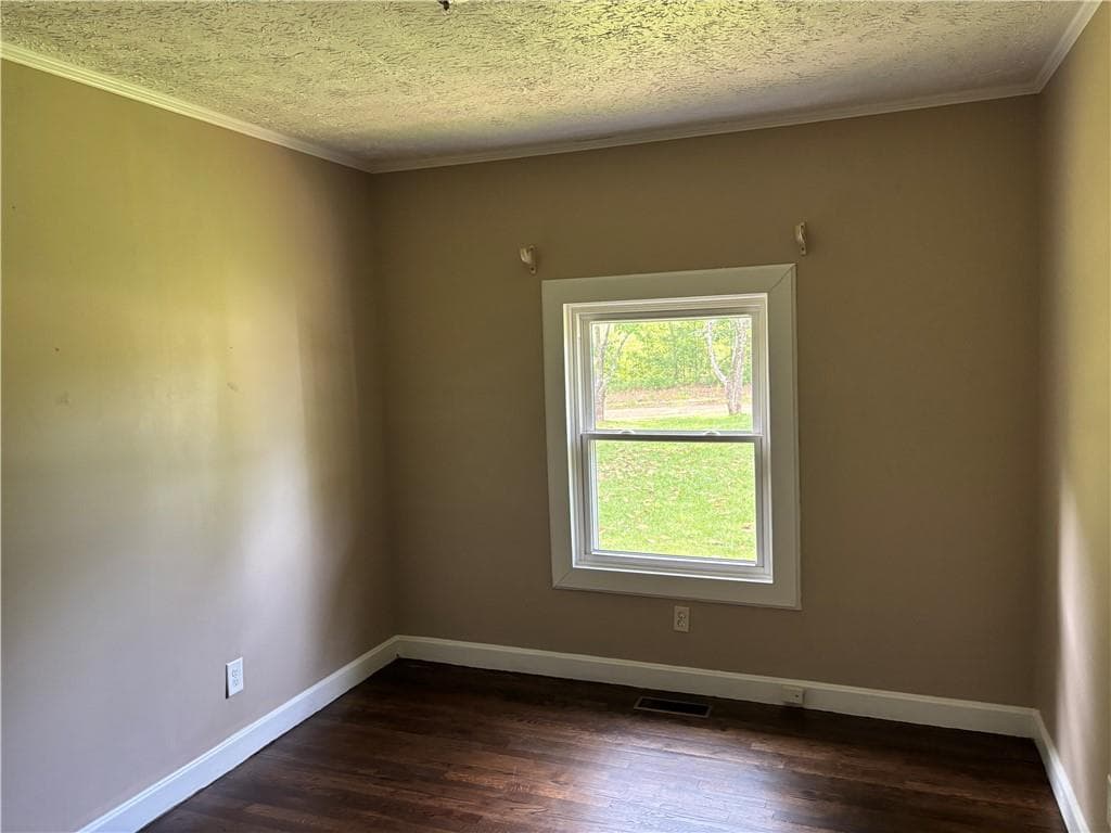 3 bedroom, 2 bathroom, 1,700 sq ft single family residence for sale at 1402 Dewey Street, Griffin, GA 30223 — photo 9