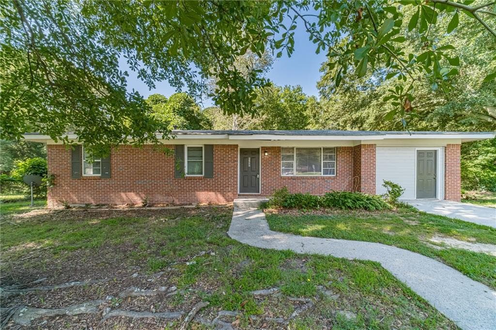 3 bedroom, 1 bathroom, 1,394 sq ft single family residence for rent at 5794 Henry Bailey Road, Sugar Hill, GA 30518 for $1,795 a month — photo 2