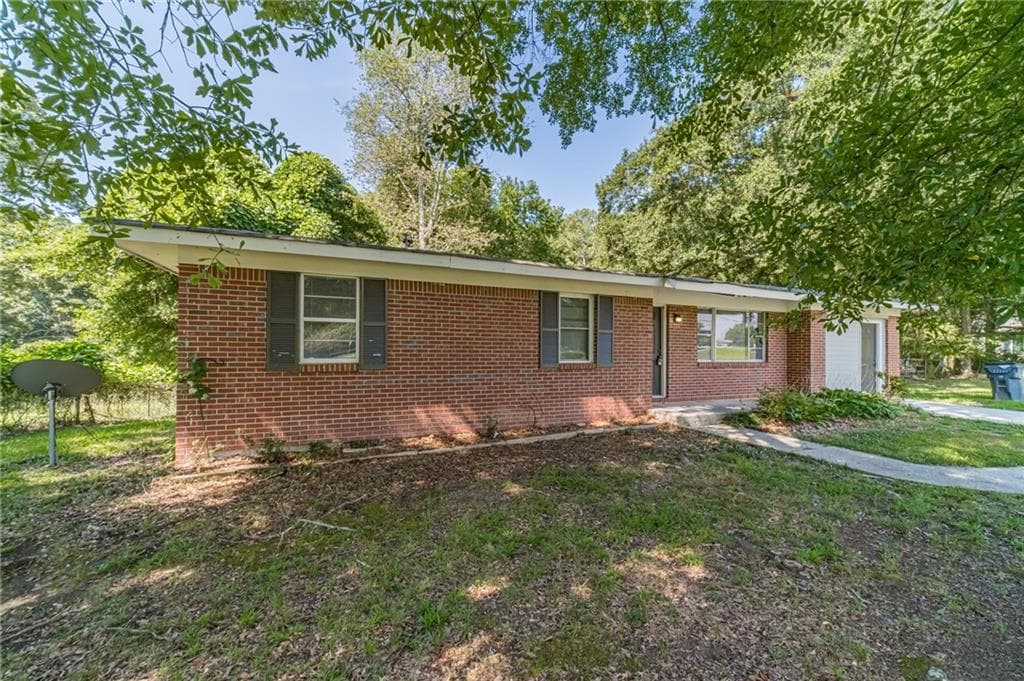 3 bedroom, 1 bathroom, 1,394 sq ft single family residence for rent at 5794 Henry Bailey Road, Sugar Hill, GA 30518 for $1,795 a month — photo 4