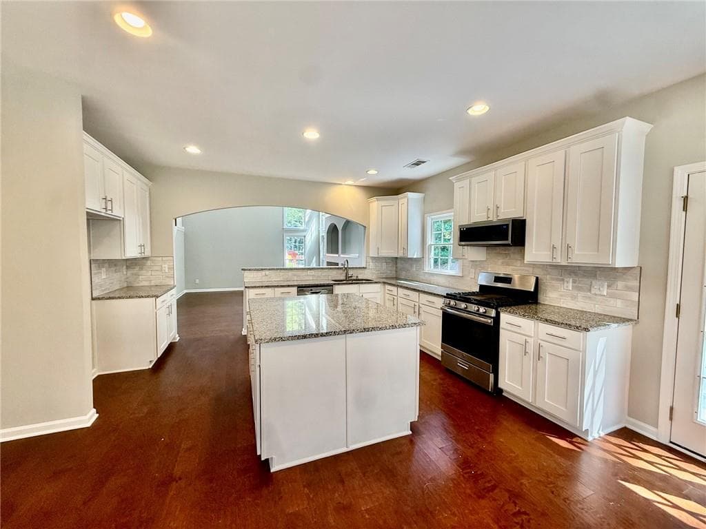 4 bedroom, 3 bathroom, 3,191 sq ft single family residence for sale at 650 Gran Heritage Way, Dacula, GA 30019 — photo 6