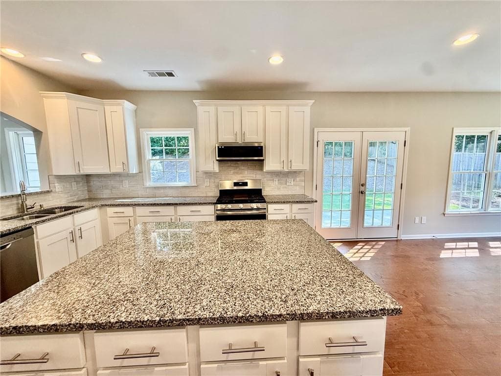 4 bedroom, 3 bathroom, 3,191 sq ft single family residence for sale at 650 Gran Heritage Way, Dacula, GA 30019 — photo 8
