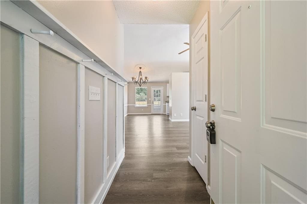 3 bedroom, 2 bathroom, 1,231 sq ft single family residence for sale at 103 River Meadow Drive, Calhoun, GA 30701 — photo 2