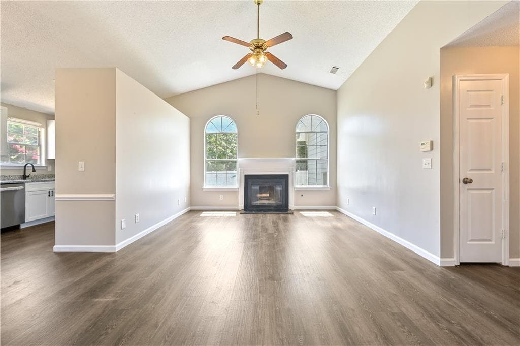 3 bedroom, 2 bathroom, 1,231 sq ft single family residence for sale at 103 River Meadow Drive, Calhoun, GA 30701 — photo 4