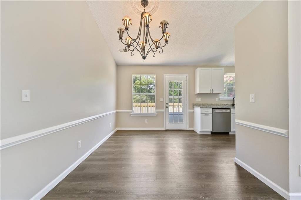 3 bedroom, 2 bathroom, 1,231 sq ft single family residence for sale at 103 River Meadow Drive, Calhoun, GA 30701 — photo 6
