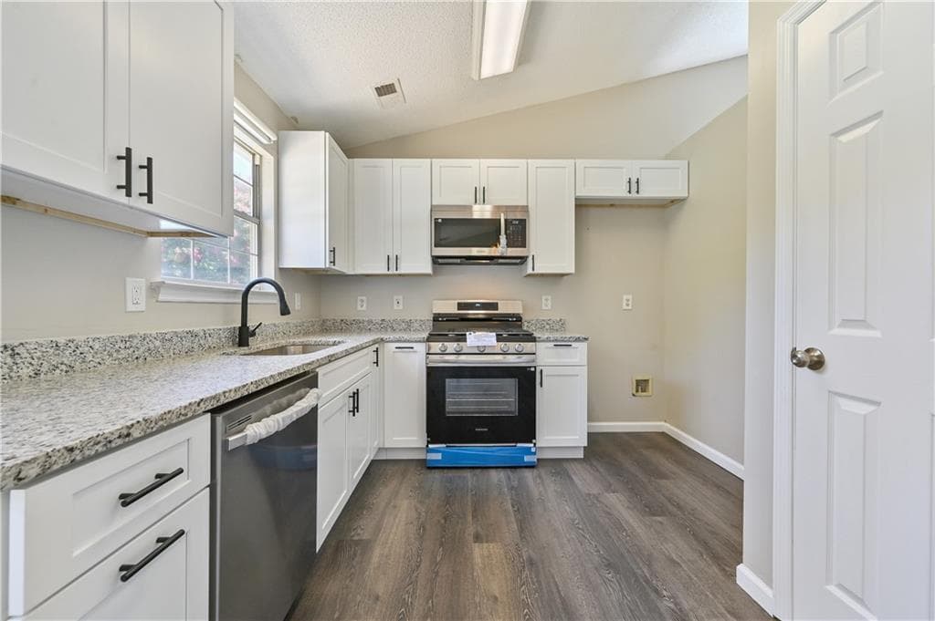 3 bedroom, 2 bathroom, 1,231 sq ft single family residence for sale at 103 River Meadow Drive, Calhoun, GA 30701 — photo 9