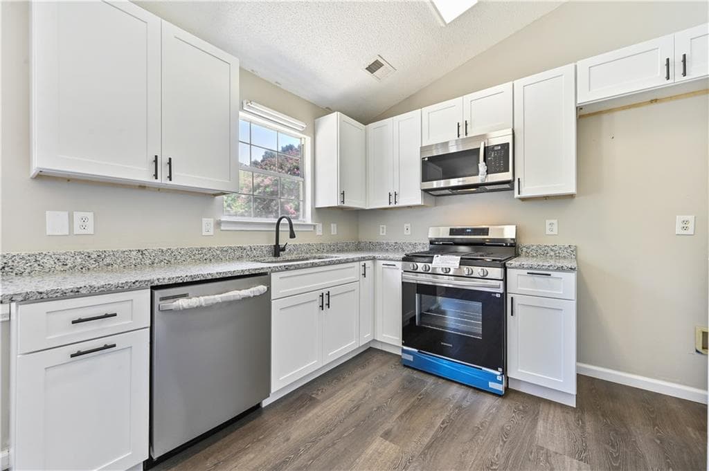 3 bedroom, 2 bathroom, 1,231 sq ft single family residence for sale at 103 River Meadow Drive, Calhoun, GA 30701 — photo 10