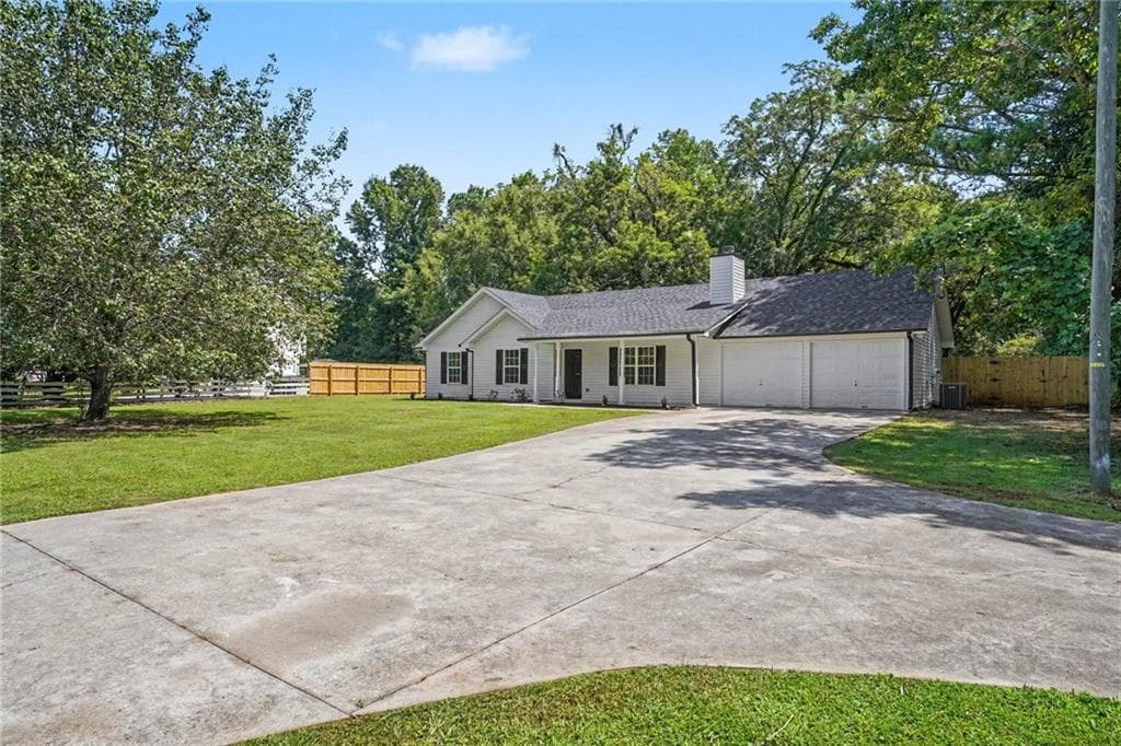 3 bedroom, 2 bathroom, 1,426 sq ft single family residence under contract at 305 Veal Road, Covington, GA 30016 — photo 3