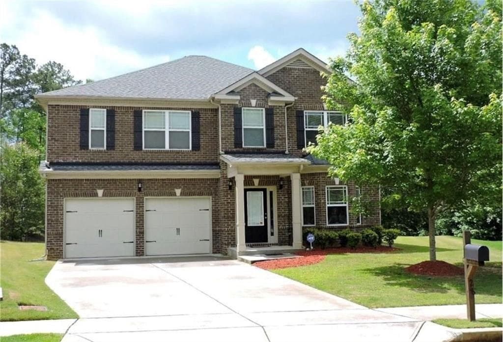 5 bedroom, 3 bathroom, 3,228 sq ft single family residence under contract at 28 Seville Court, Newnan, GA 30263