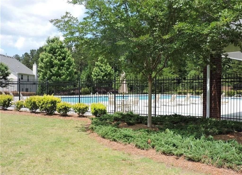 5 bedroom, 3 bathroom, 3,228 sq ft single family residence under contract at 28 Seville Court, Newnan, GA 30263 — photo 4