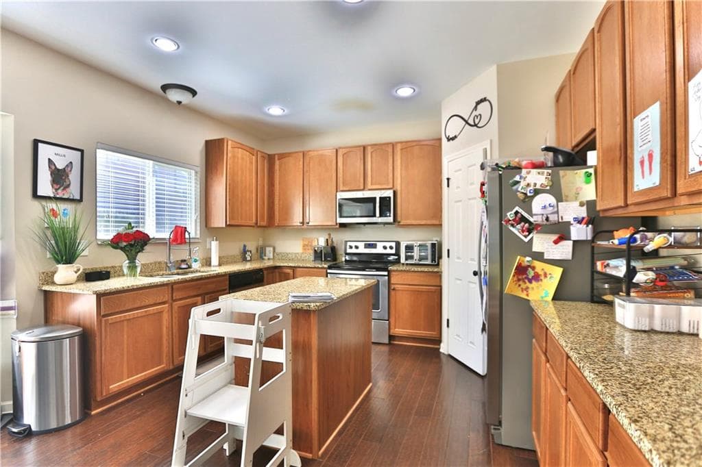 3 bedroom, 3 bathroom, 2,380 sq ft single family residence for sale at 1320 Avalon Creek Road, Buford, GA 30518 — photo 9