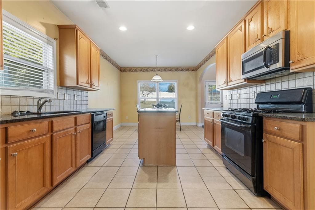 4 bedroom, 4 bathroom, 2,836 sq ft single family residence for rent at 820 Kaitlyn Drive, Loganville, GA 30052 for $2,500 a month — photo 7