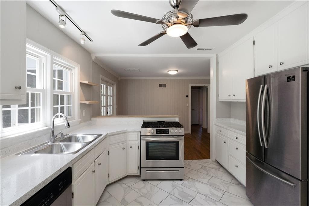 2 bedroom, 2 bathroom, 1,127 sq ft single family residence for sale at 1347 Chalmette Drive, Atlanta, GA 30306 — photo 2