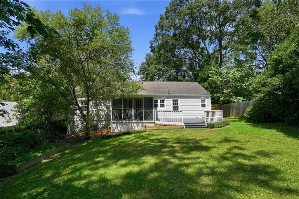 2 bedroom, 2 bathroom, 1,127 sq ft single family residence for sale at 1347 Chalmette Drive, Atlanta, GA 30306 — photo 5
