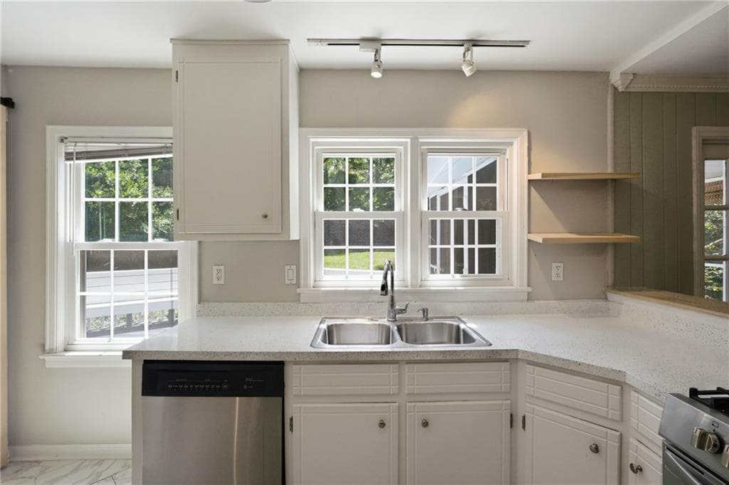 2 bedroom, 2 bathroom, 1,127 sq ft single family residence for sale at 1347 Chalmette Drive, Atlanta, GA 30306 — photo 10