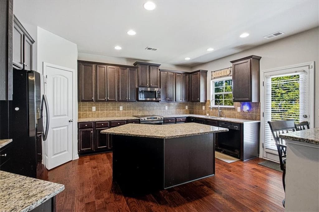 4 bedroom, 3 bathroom, 2,288 sq ft single family residence for sale at 971 Sonoma Drive, Lawrenceville, GA 30045 — photo 8