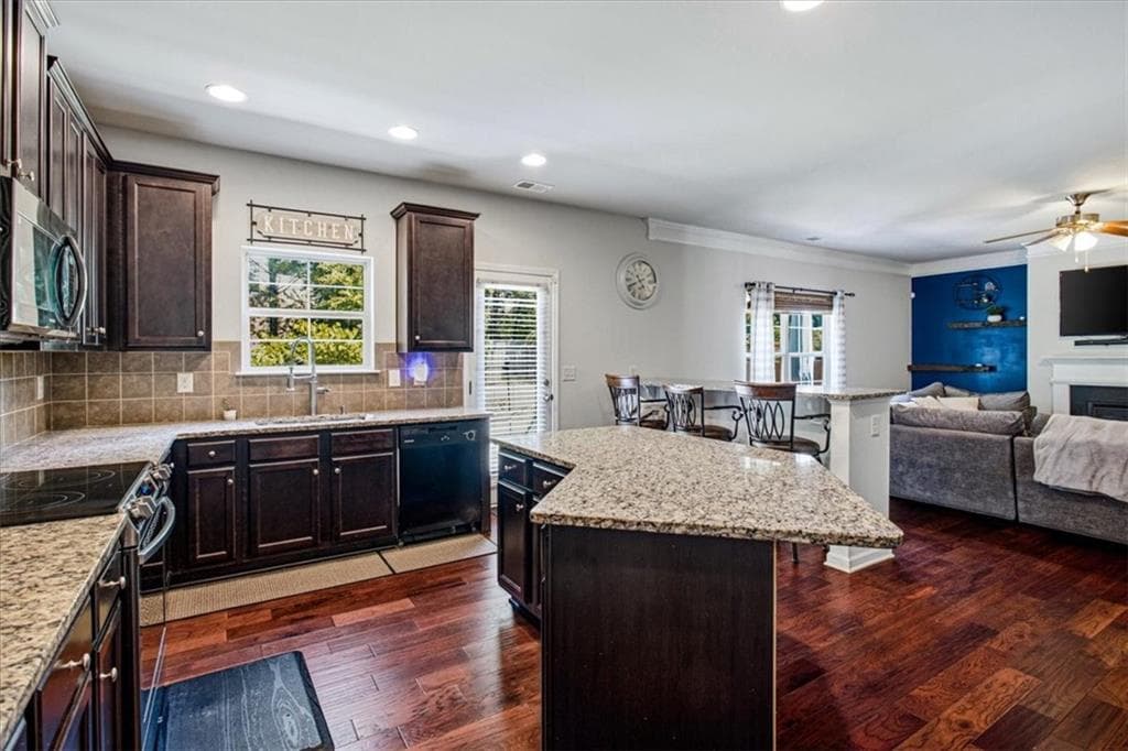 4 bedroom, 3 bathroom, 2,288 sq ft single family residence for sale at 971 Sonoma Drive, Lawrenceville, GA 30045 — photo 9