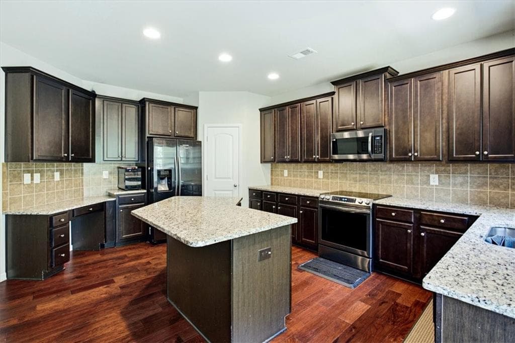 4 bedroom, 3 bathroom, 2,288 sq ft single family residence for sale at 971 Sonoma Drive, Lawrenceville, GA 30045 — photo 10