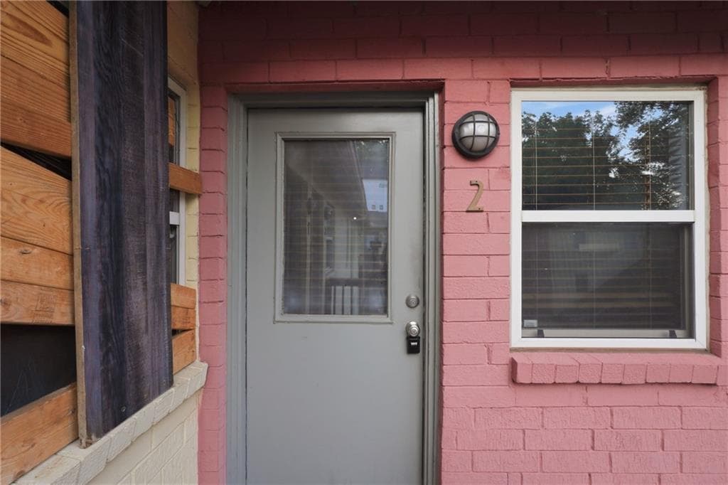 2 bedroom, 1 bathroom, 588 sq ft condominium for sale at 561 Formwalt Street 2, Atlanta, GA 30312 — photo 2