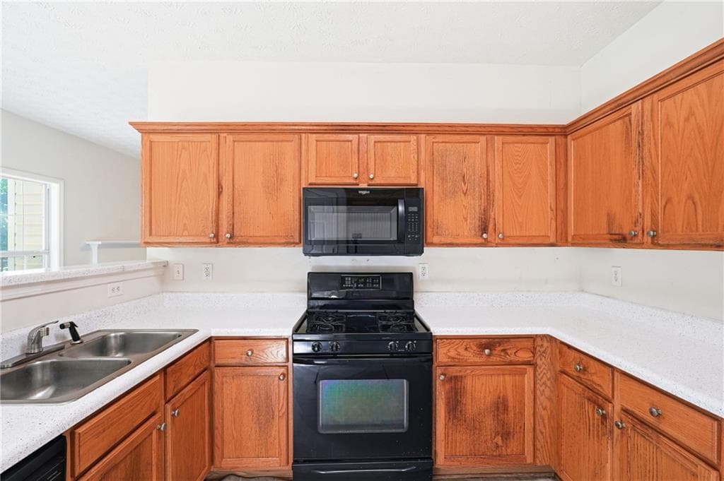 4 bedroom, 3 bathroom, 2,060 sq ft single family residence under contract at 2470 Miller Oaks Circle, Decatur, GA 30035 — photo 10