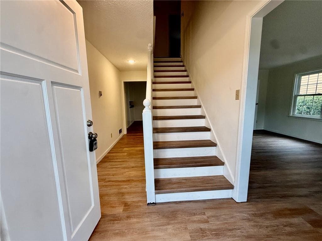 4 bedroom, 3 bathroom, 2,279 sq ft single family residence for sale at 3349 Veracruz Way, Decatur, GA 30034 — photo 5
