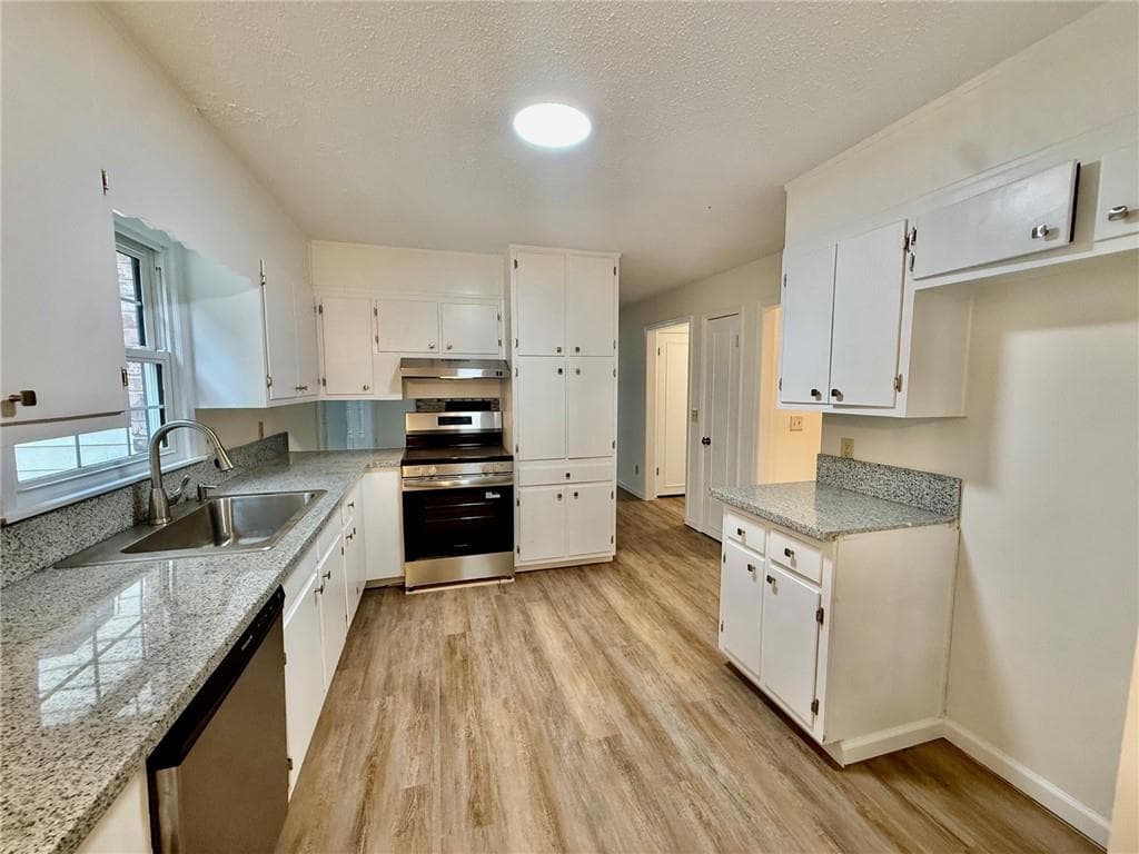 4 bedroom, 3 bathroom, 2,279 sq ft single family residence for sale at 3349 Veracruz Way, Decatur, GA 30034 — photo 10