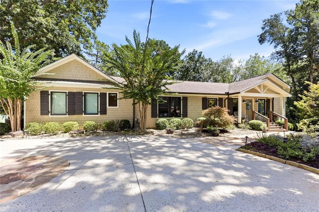 4 bedroom, 5 bathroom, 4,480 sq ft single family residence under contract at 1123 Chestatee Point, Dawsonville, GA 30534 — photo 5