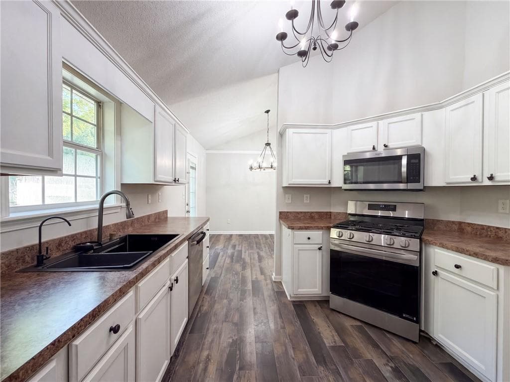 3 bedroom, 2 bathroom, 1,832 sq ft single family residence under contract at 233 Temple Terrace, Temple, GA 30179 — photo 9