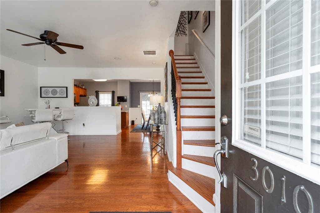 3 bedroom, 3 bathroom, 1,470 sq ft townhouse under contract at 3010 Deerborne Court, Atlanta, GA 30331 — photo 2