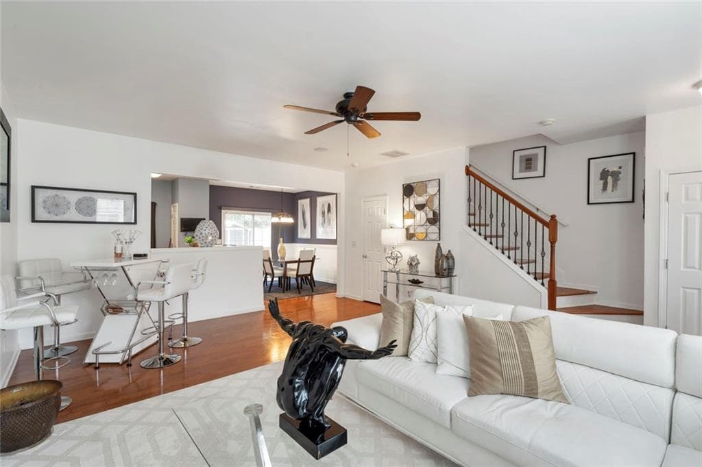 3 bedroom, 3 bathroom, 1,470 sq ft townhouse under contract at 3010 Deerborne Court, Atlanta, GA 30331 — photo 5