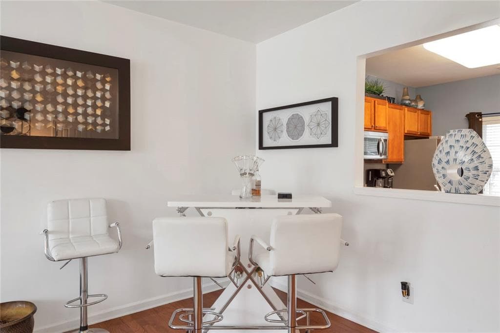 3 bedroom, 3 bathroom, 1,470 sq ft townhouse under contract at 3010 Deerborne Court, Atlanta, GA 30331 — photo 6