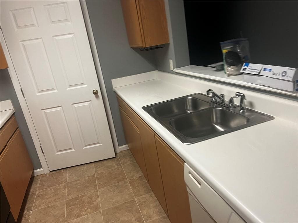 2 bedroom, 2 bathroom, 1,202 sq ft condominium for sale at 1203 Par Three Way, Lithonia, GA 30038 — photo 4